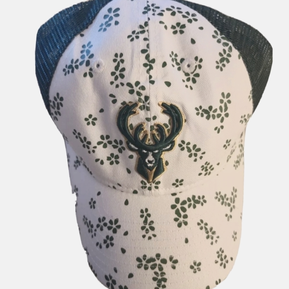 NWT Youth New Era Floral Icon Trucker Milwaukee Bucks Adjustable Cap